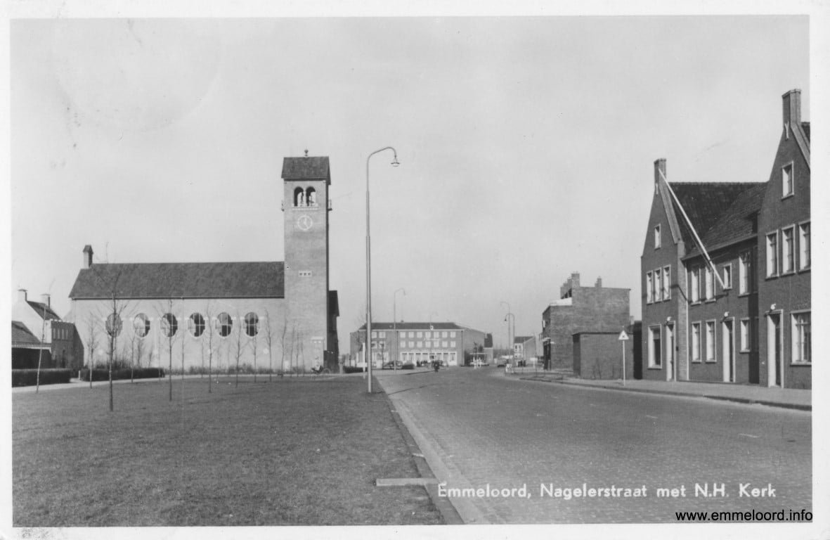 Kerk-Hoeksteen12.jpg Kerk-Hoeksteen12.jpg